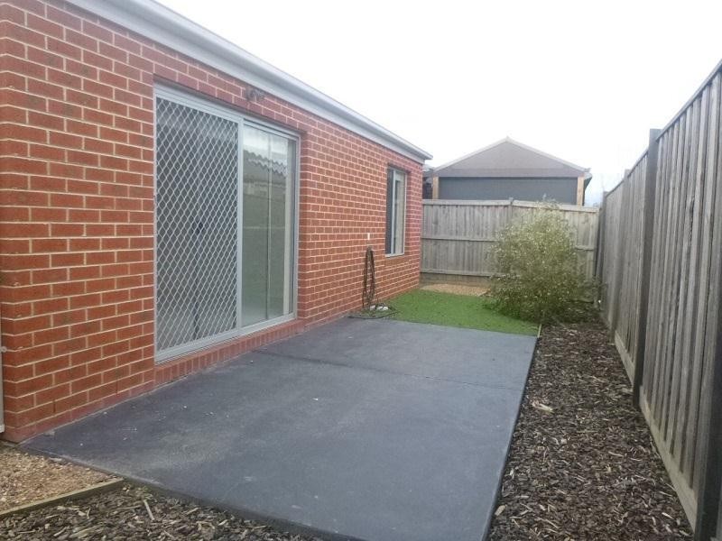 10 Markbeech Crescent, Officer VIC 3809