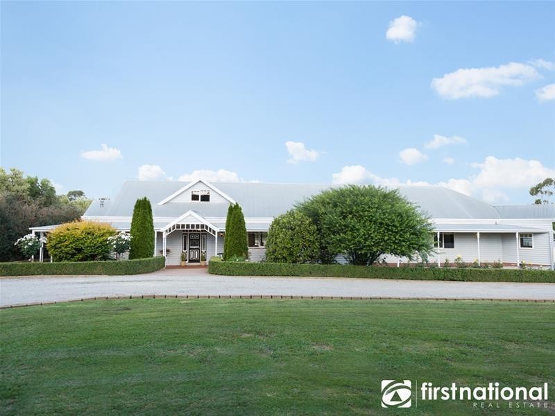 38-40 Cloverfield Close, Berwick VIC 3806