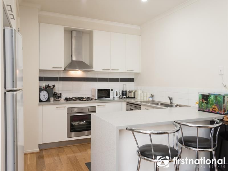 30 Edgeware Close, Pakenham VIC 3810