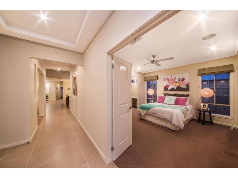 8 Winneke Way, Pakenham VIC 3810