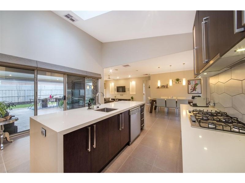 8 Winneke Way, Pakenham VIC 3810