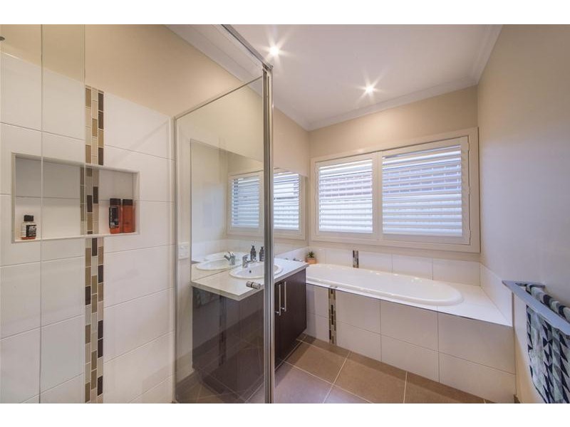 8 Winneke Way, Pakenham VIC 3810