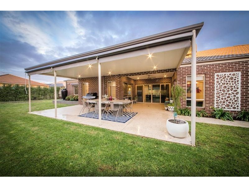 8 Winneke Way, Pakenham VIC 3810