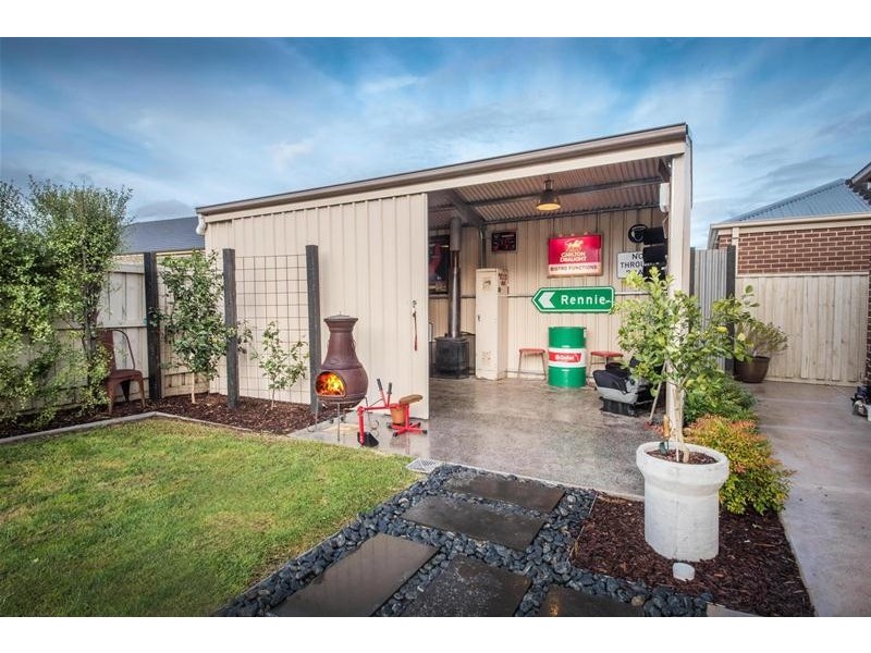 8 Winneke Way, Pakenham VIC 3810