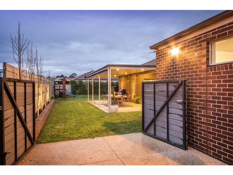 8 Winneke Way, Pakenham VIC 3810