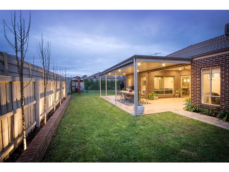 8 Winneke Way, Pakenham VIC 3810