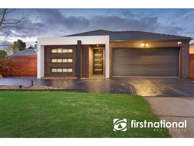 4 Delft Place, Pakenham VIC 3810