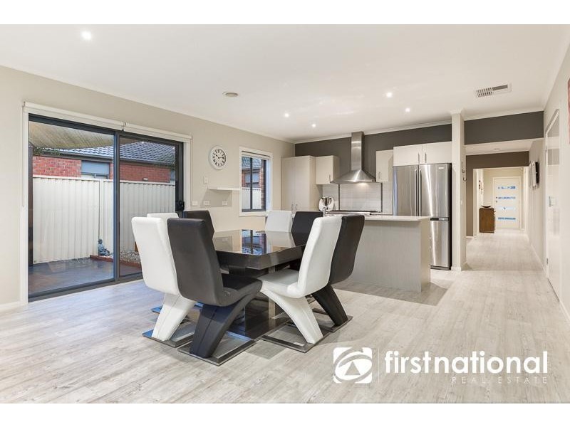 4 Delft Place, Pakenham VIC 3810