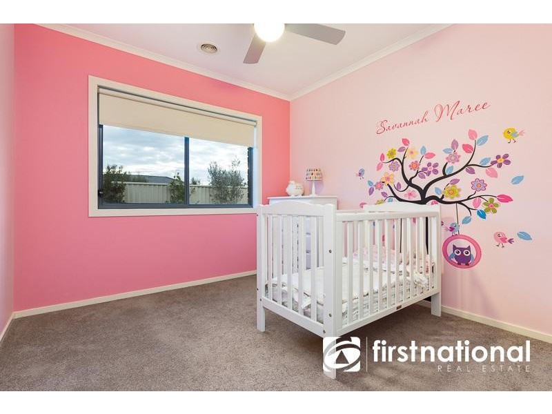 4 Delft Place, Pakenham VIC 3810