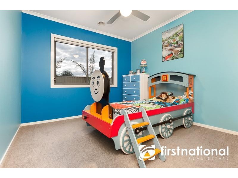 4 Delft Place, Pakenham VIC 3810