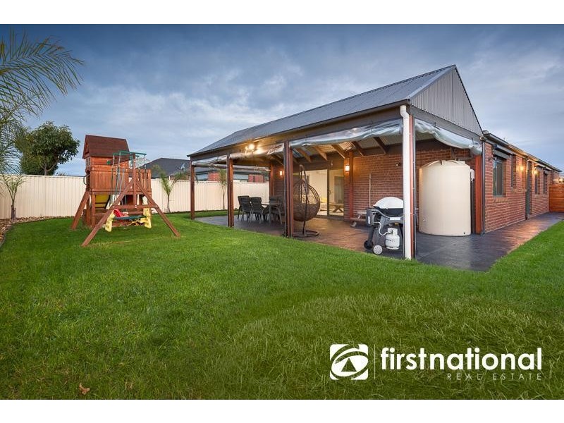 4 Delft Place, Pakenham VIC 3810