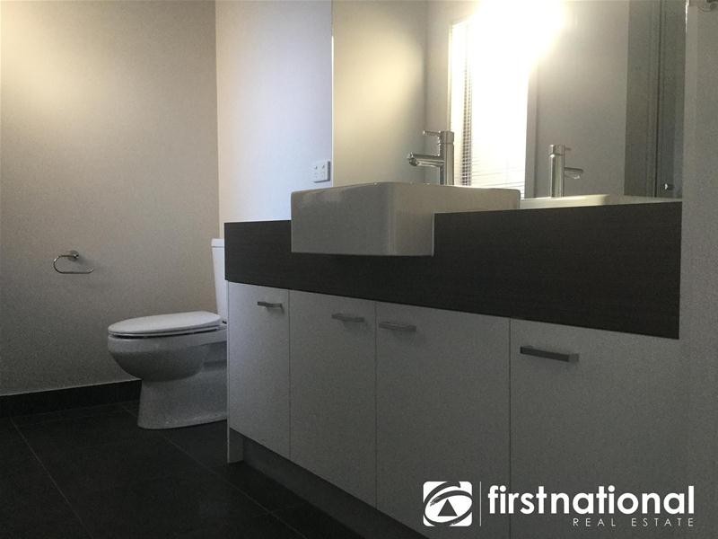 22/23 Atlantic Drive, Pakenham VIC 3810