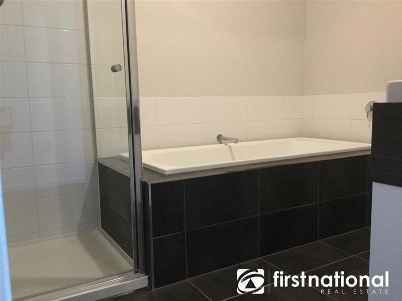 22/23 Atlantic Drive, Pakenham VIC 3810