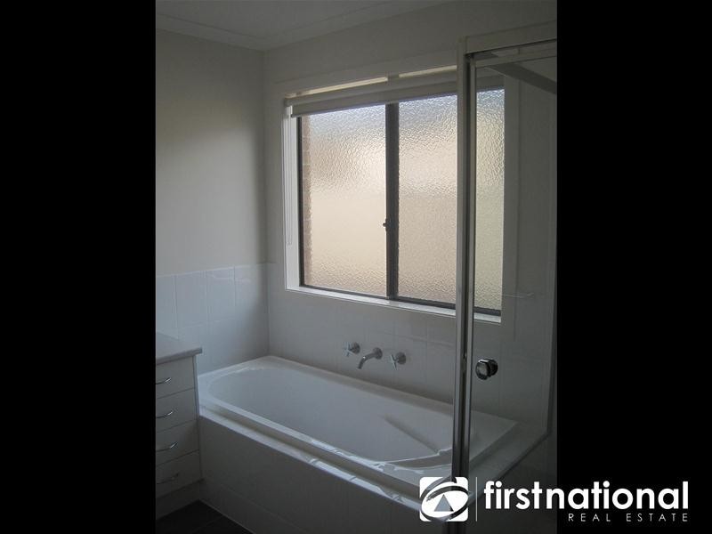 10 Keating Street, Pakenham VIC 3810