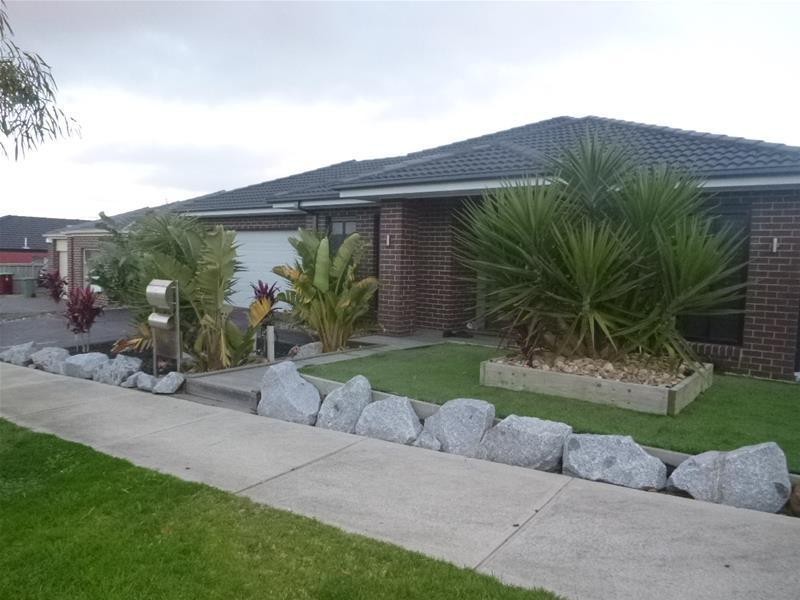 11 Charlbury Crescent, Cranbourne North VIC 3977