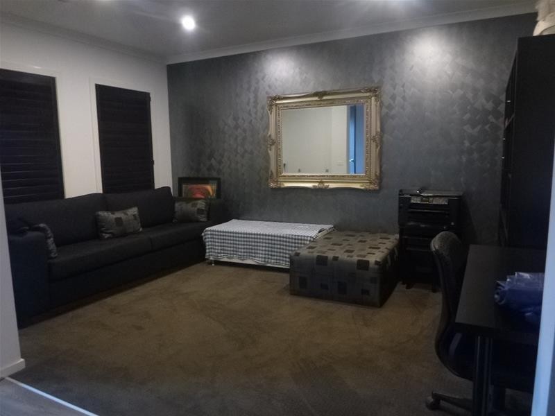 11 Charlbury Crescent, Cranbourne North VIC 3977