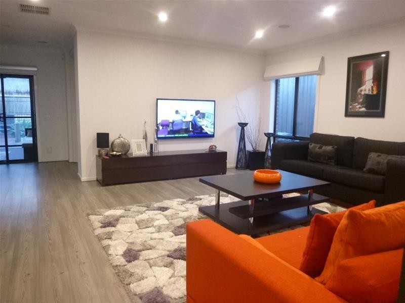 11 Charlbury Crescent, Cranbourne North VIC 3977