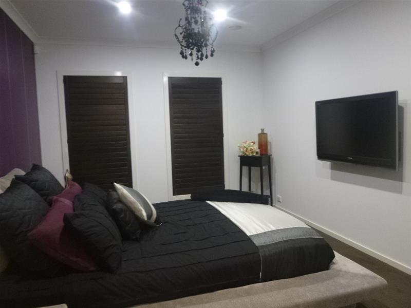 11 Charlbury Crescent, Cranbourne North VIC 3977