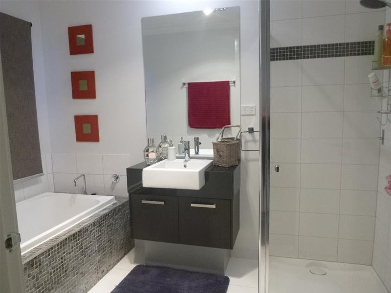 11 Charlbury Crescent, Cranbourne North VIC 3977