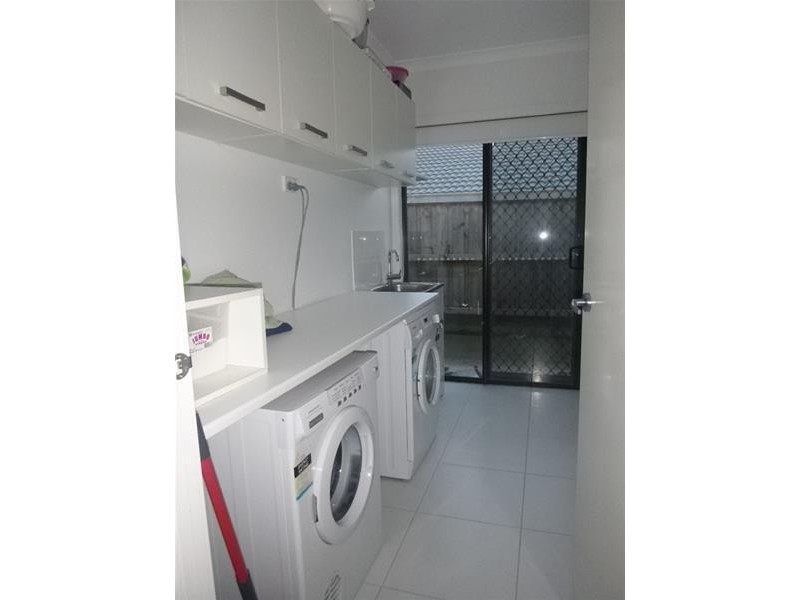 11 Charlbury Crescent, Cranbourne North VIC 3977