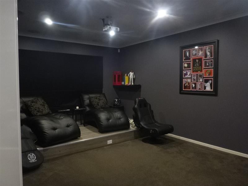 11 Charlbury Crescent, Cranbourne North VIC 3977