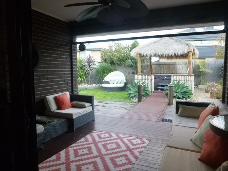 11 Charlbury Crescent, Cranbourne North VIC 3977