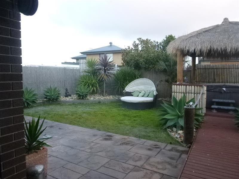 11 Charlbury Crescent, Cranbourne North VIC 3977