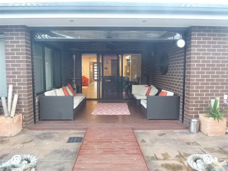 11 Charlbury Crescent, Cranbourne North VIC 3977