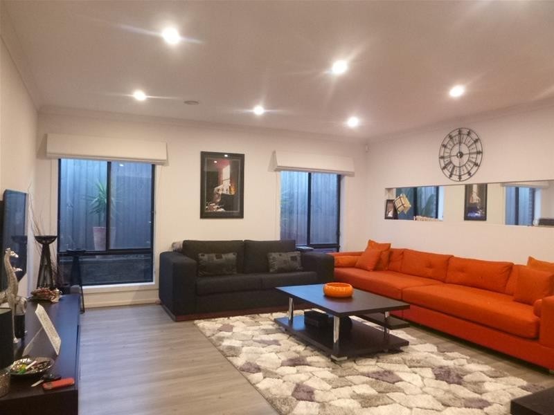 11 Charlbury Crescent, Cranbourne North VIC 3977