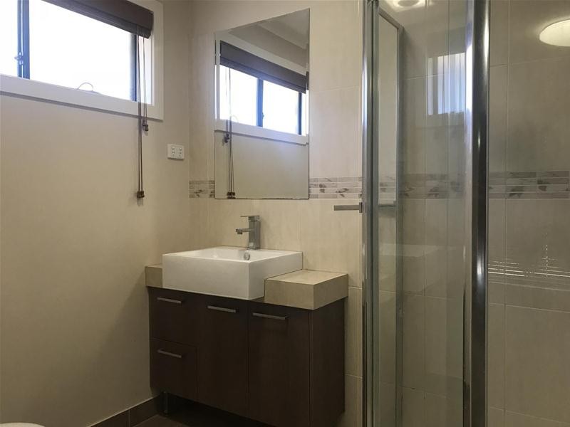 17 Stradbroke Close, Berwick VIC 3806