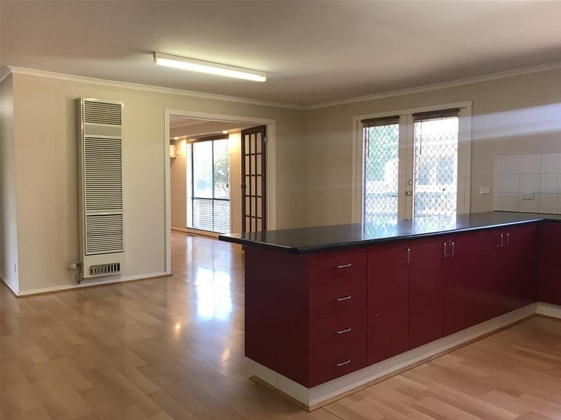 17 Stradbroke Close, Berwick VIC 3806