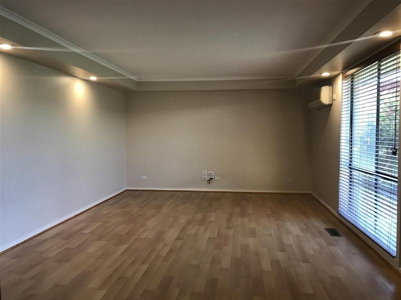 17 Stradbroke Close, Berwick VIC 3806