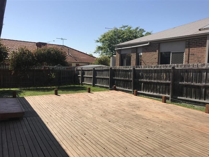 17 Stradbroke Close, Berwick VIC 3806