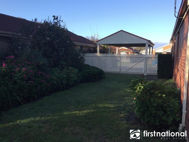 8 Cooney Close, Berwick VIC 3806