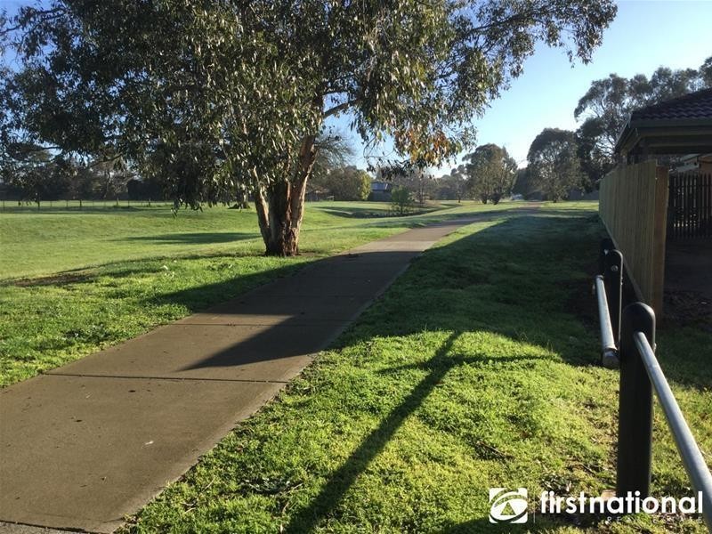 8 Cooney Close, Berwick VIC 3806