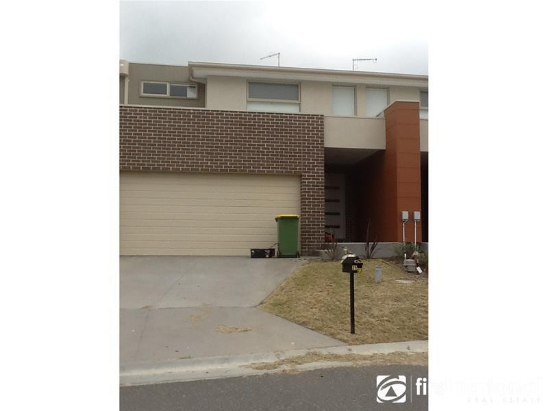 25/23 Atlantic Drive, Pakenham VIC 3810