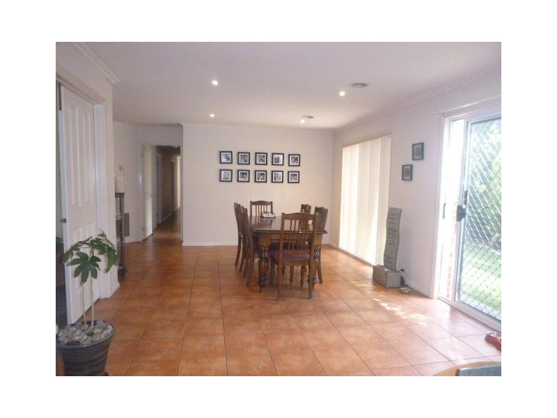 48 Chirnside Road, Berwick VIC 3806