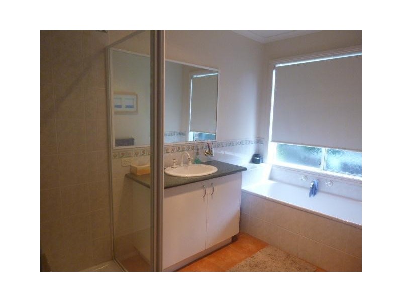 48 Chirnside Road, Berwick VIC 3806