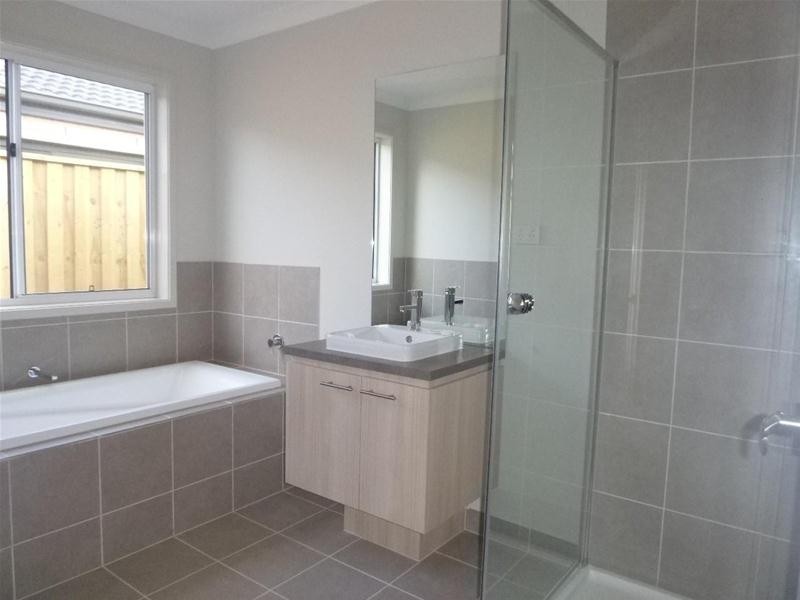 6 Meadows Drive, Officer VIC 3809