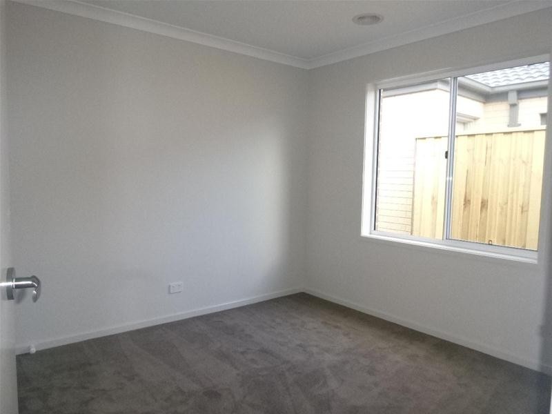 6 Meadows Drive, Officer VIC 3809