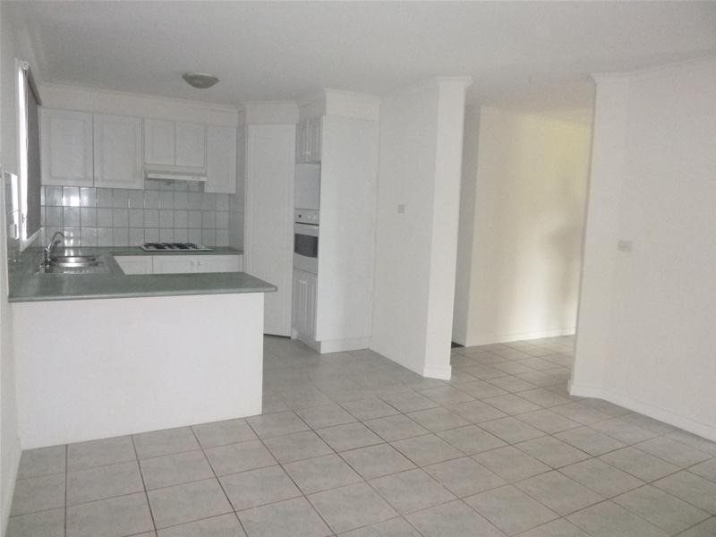 1/30-32 Garryowen Crescent, Narre Warren VIC 3805