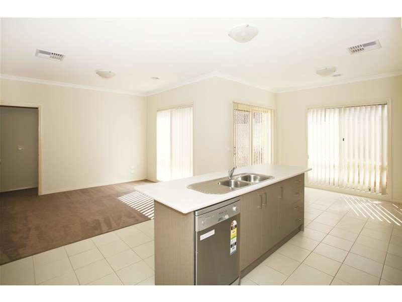 20 Lagoon Row, Officer VIC 3809