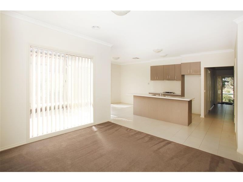 20 Lagoon Row, Officer VIC 3809