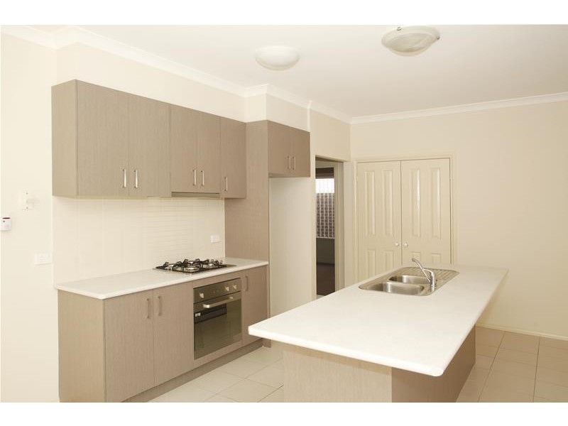 20 Lagoon Row, Officer VIC 3809