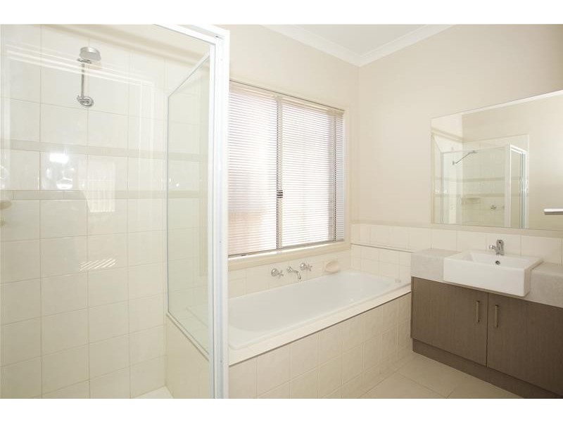 20 Lagoon Row, Officer VIC 3809