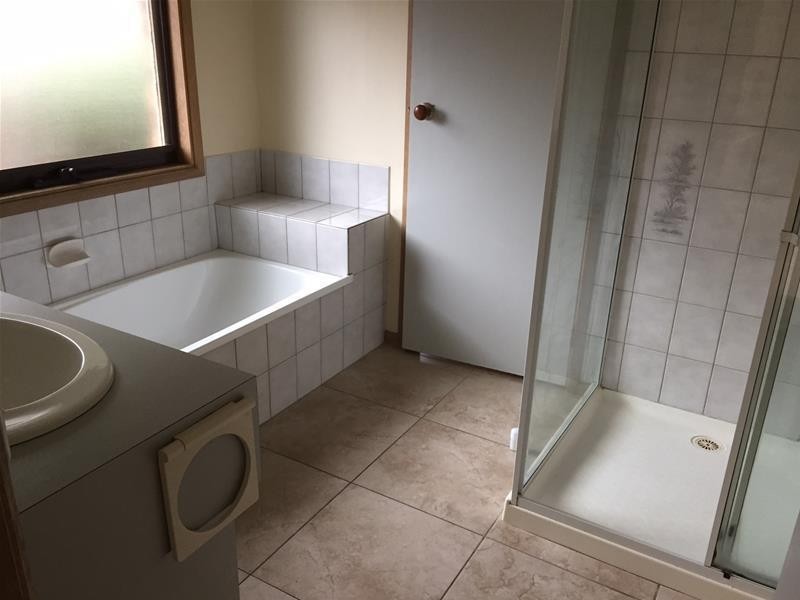 5 Escott Grove, Berwick VIC 3806