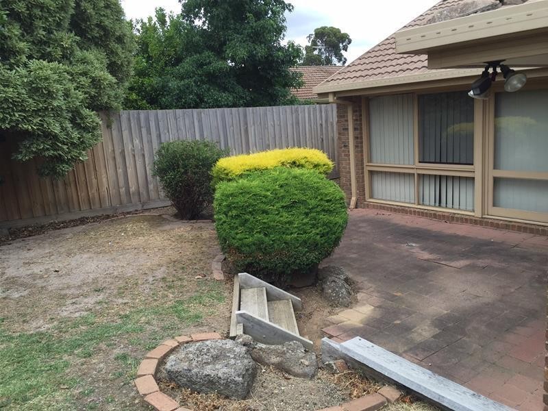 5 Escott Grove, Berwick VIC 3806