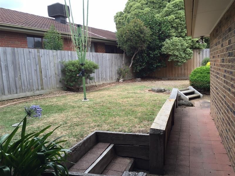 5 Escott Grove, Berwick VIC 3806