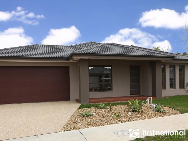 9 Burgess Avenue, Officer VIC 3809