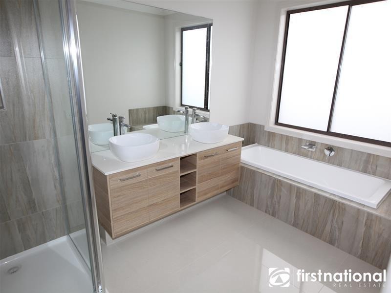 9 Burgess Avenue, Officer VIC 3809